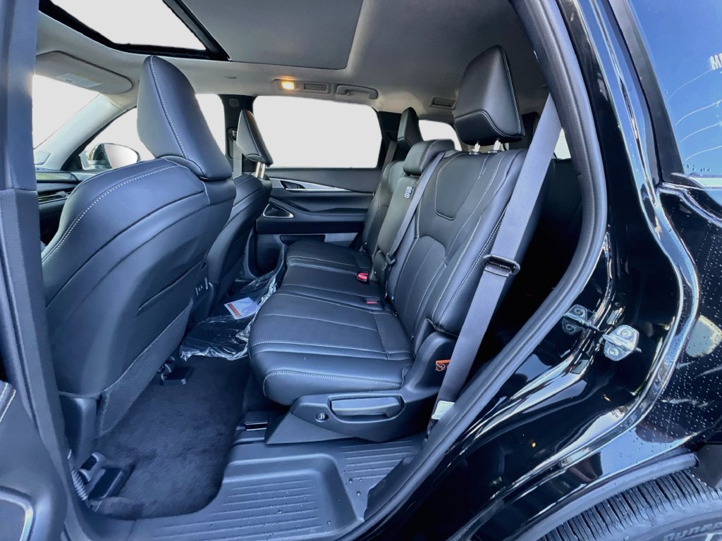 Used 2027 INFINITI QX60 Luxe w/ Cargo Package FWD image 27