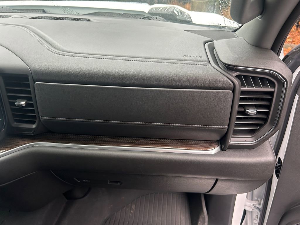 Used 2025 Chevrolet Silverado 3500 LT image 26