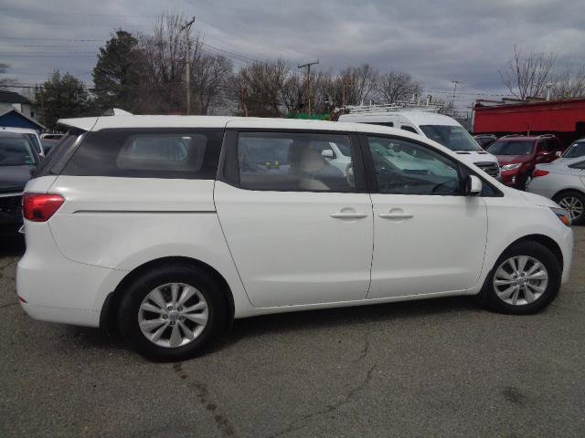 Used 2016 Kia Sedona L image 8