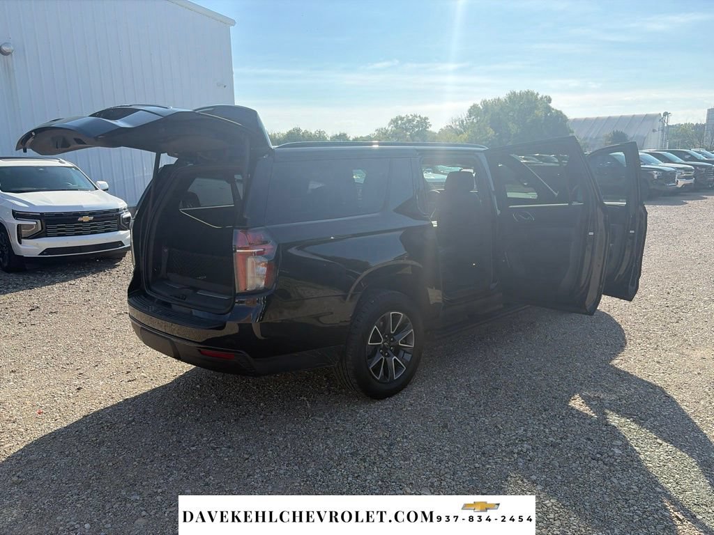 Used 2024 Chevrolet Suburban Z71 w/ Luxury Package AWD/4WD image 33