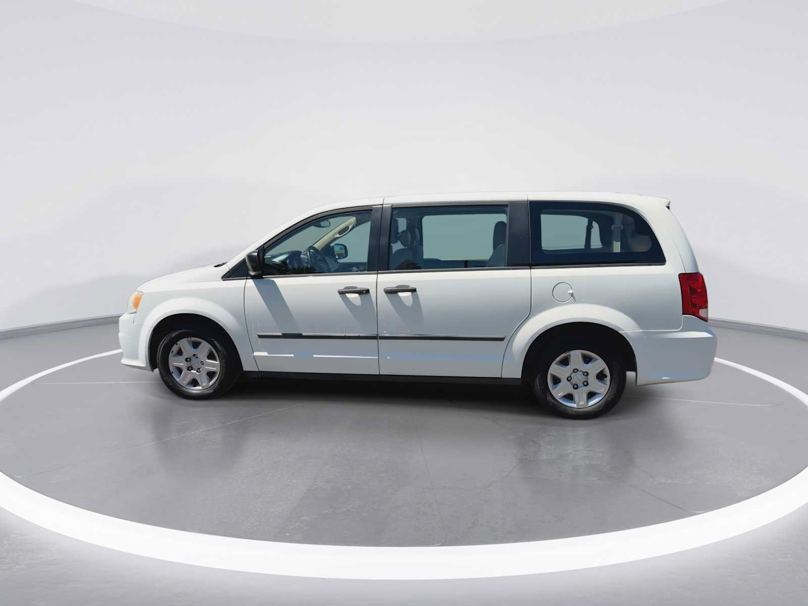Used 2013 Dodge Grand Caravan American Value Package w/ UConnect Hands-Free Group FWD image 5
