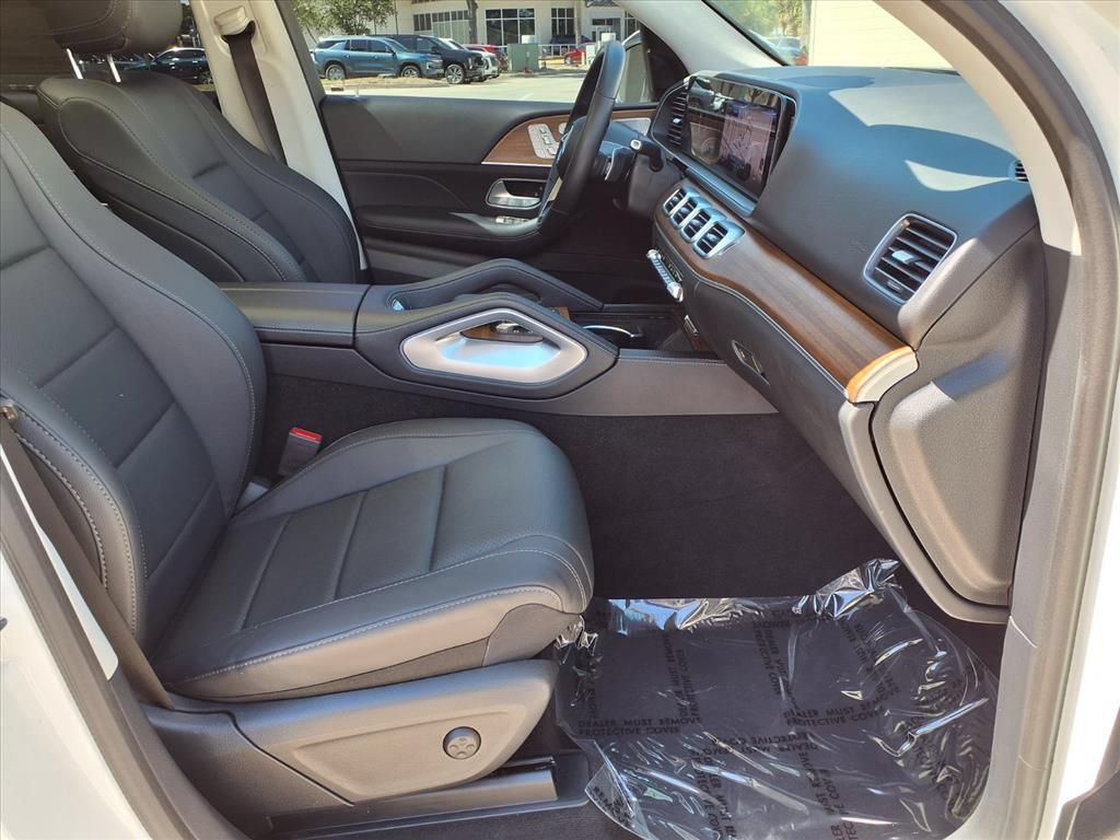 Used 2025 Mercedes-Benz GLE 350 4MATIC w/ Winter Package image 9