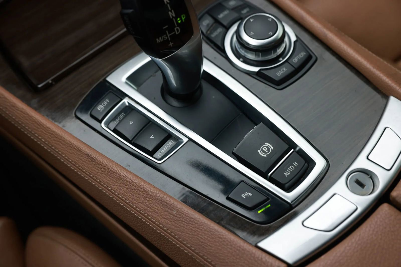 Used 2011 BMW 740i image 37