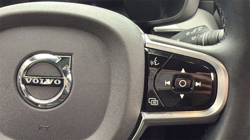Certified 2024 Volvo XC60 B5 Ultimate w/ Climate Package image 11