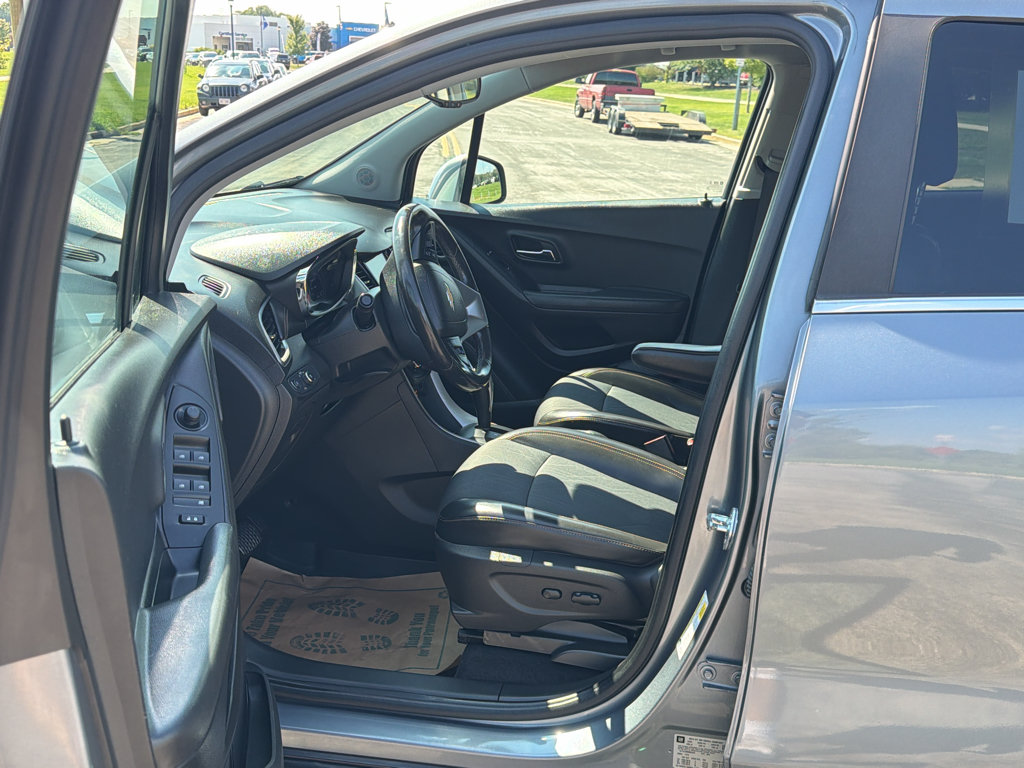 Used 2019 Chevrolet Trax LT w/ LT Convenience Package FWD image 13