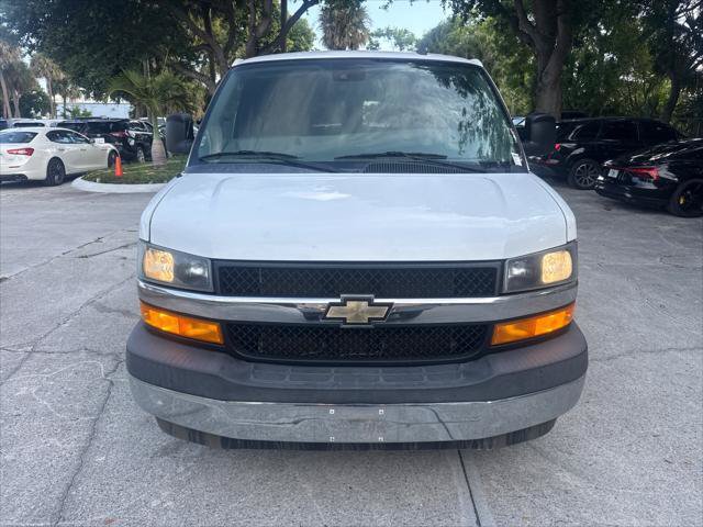 Used 2020 Chevrolet Express 3500 LT w/ LT Preferred Equipment Group RWD image 3