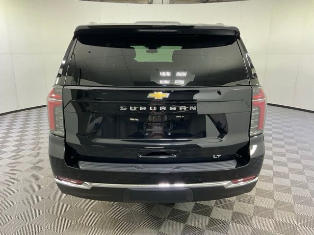Used 2025 Chevrolet Suburban LT image 5