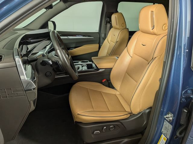 Used 2025 Cadillac Escalade Premium Luxury AWD/4WD image 19