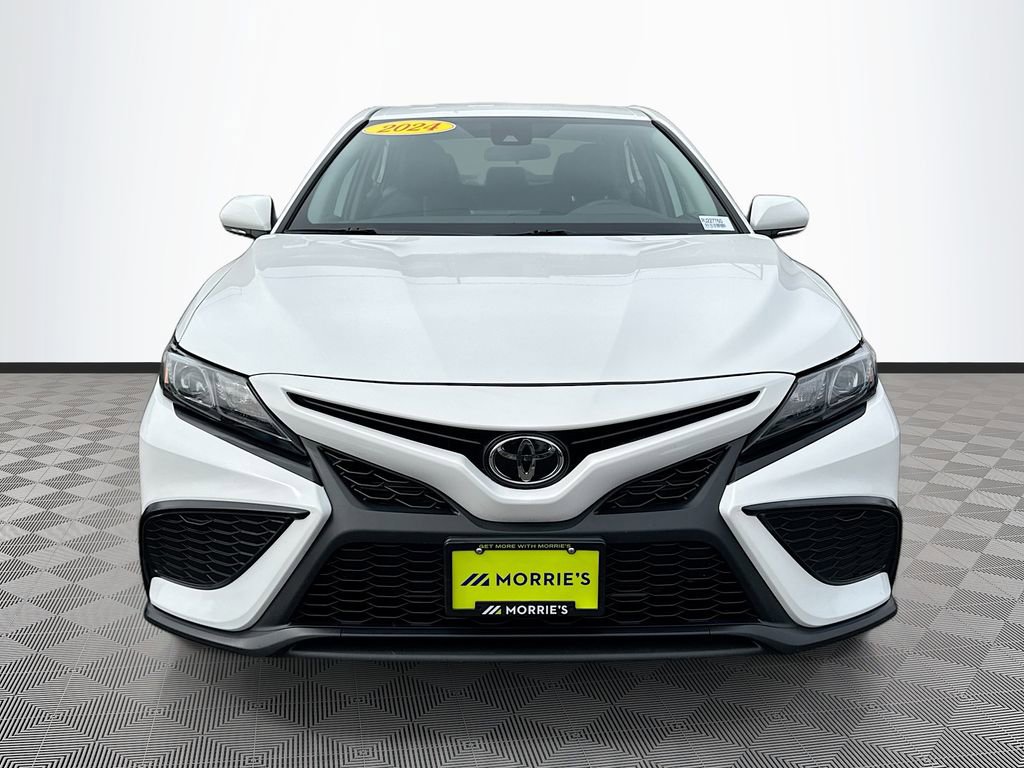 Used 2024 Toyota Camry SE image 2