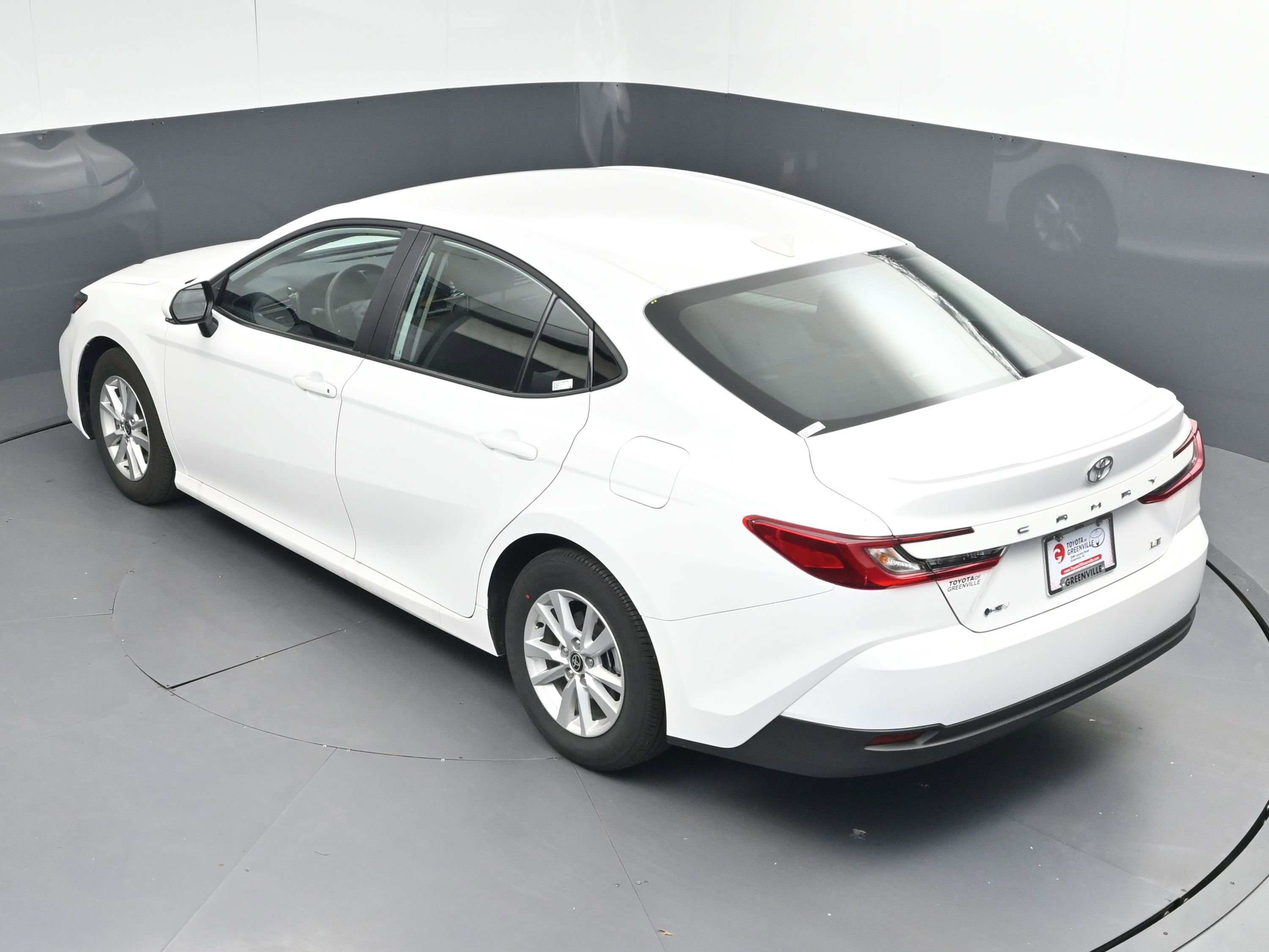 Used 2025 Toyota Camry LE w/ Convenience Package image 39