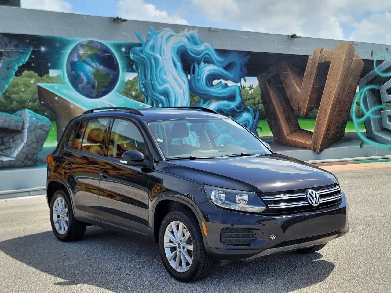 Used 2017 Volkswagen Tiguan Limited w/ Premium Package FWD image 4