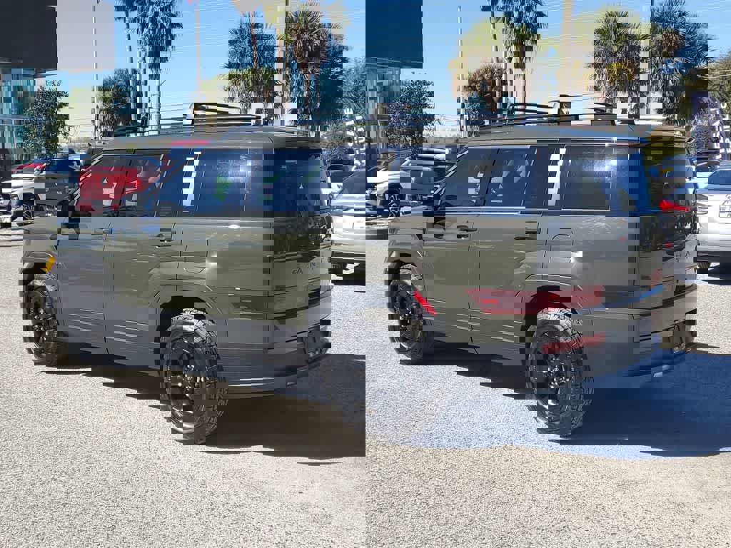 Used 2025 Hyundai Santa Fe XRT image 2