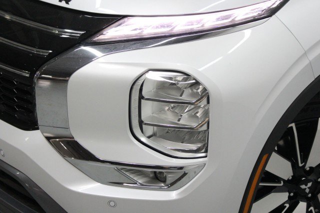 New 2026 Mitsubishi Outlander SE image 2