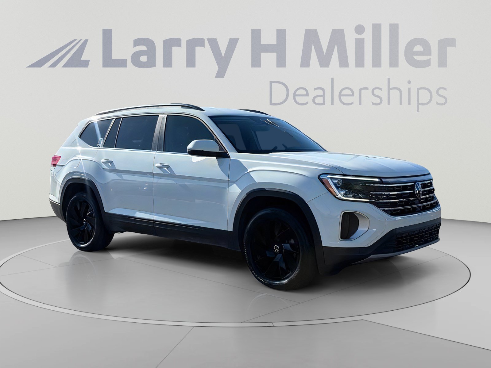 Used 2024 Volkswagen Atlas SE w/ Black Wheel Package FWD image 9