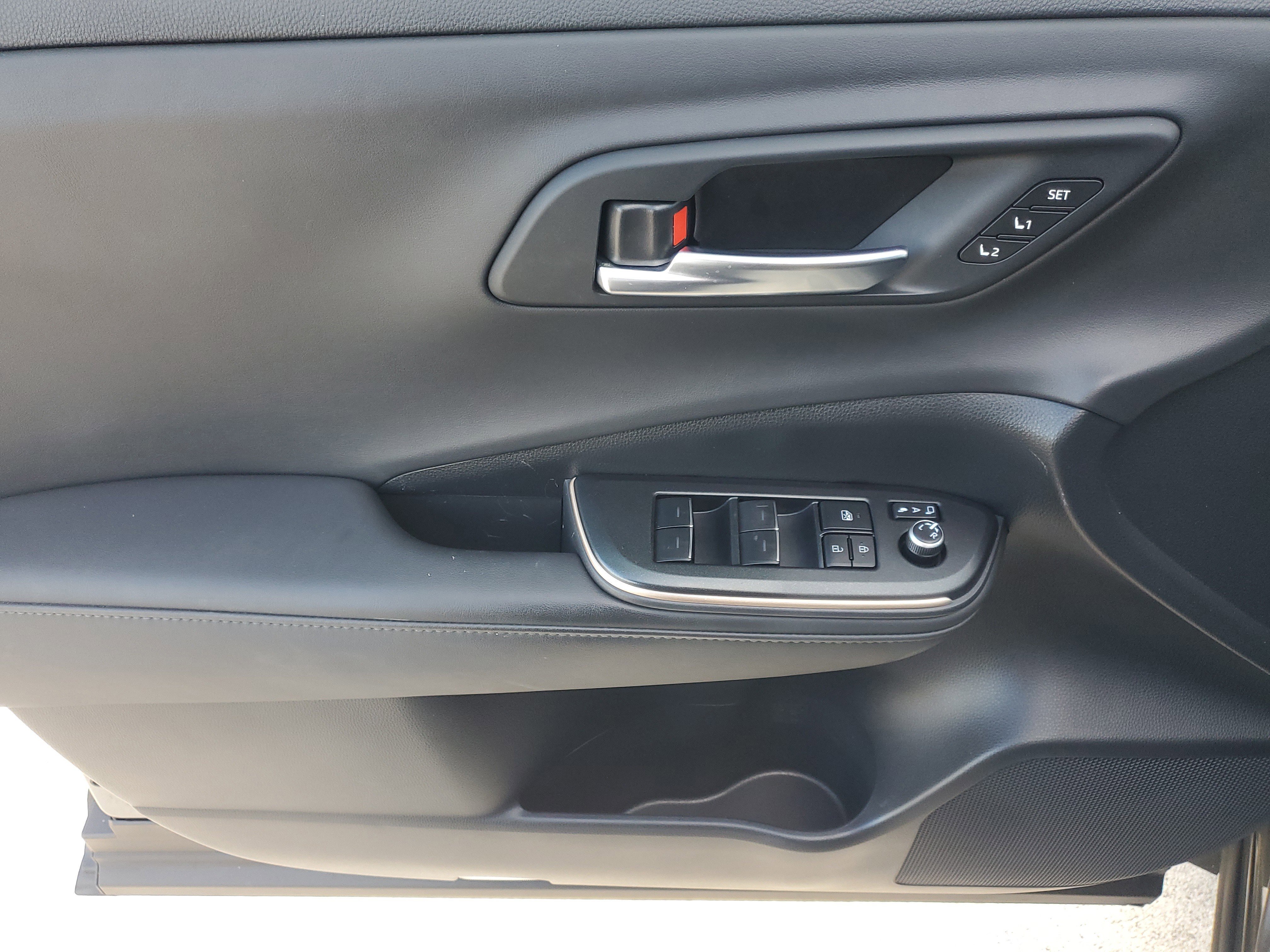 Used 2023 Toyota Crown Limited image 19