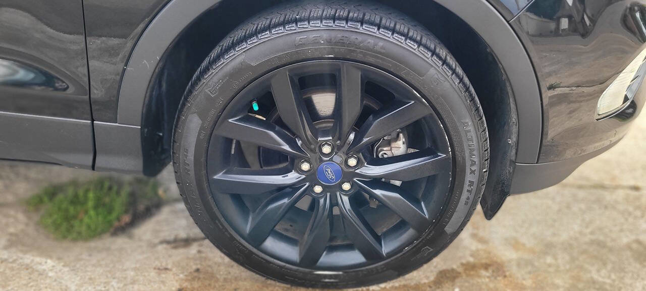 Used 2018 Ford Escape SE w/ SE Sport Appearance Package AWD/4WD image 19
