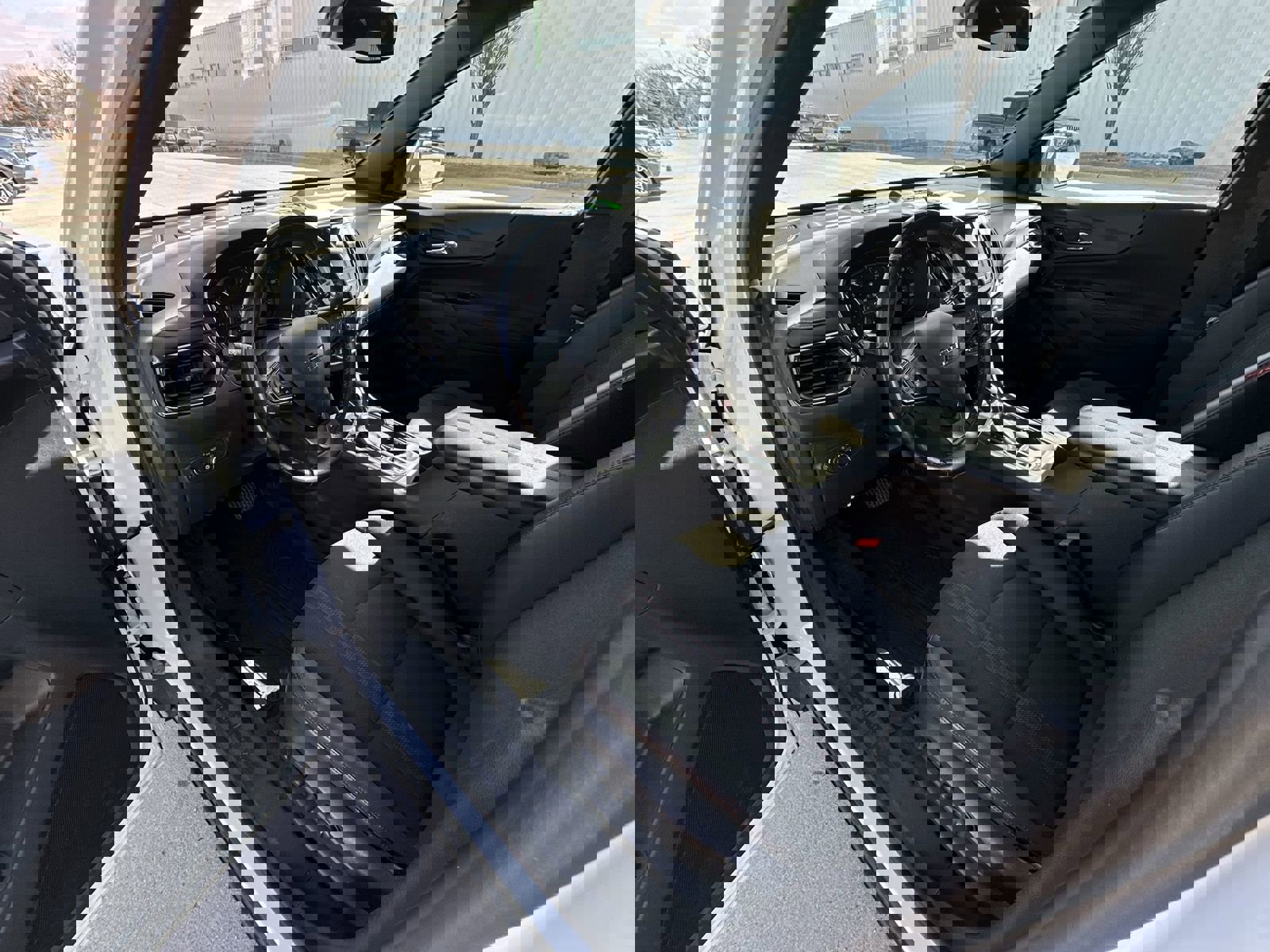 Used 2022 Chevrolet Equinox RS w/ LPO, Floor Liner Package FWD image 10