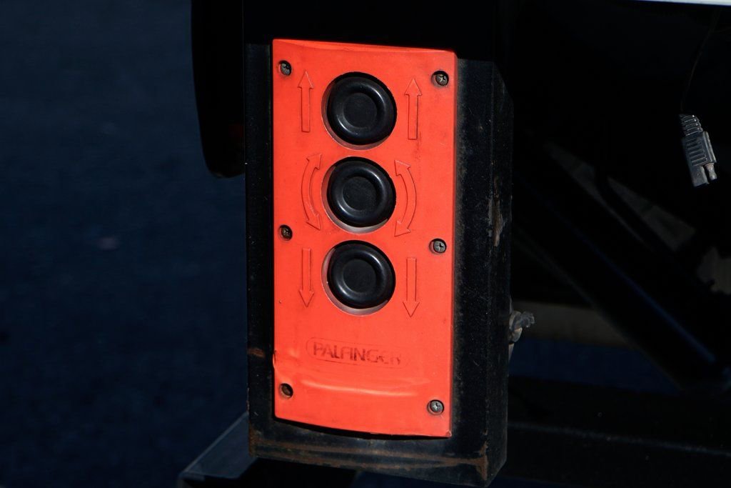 Used 2017 Ford F550 2WD Regular Cab Super Duty image 15