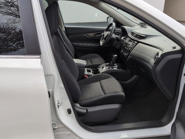 Used 2017 Nissan Rogue SV image 23