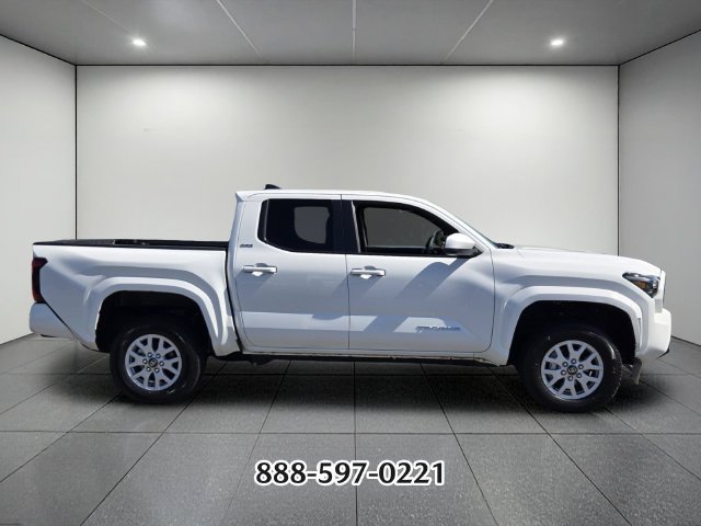 Used 2025 Toyota Tacoma SR5 AWD/4WD image 6