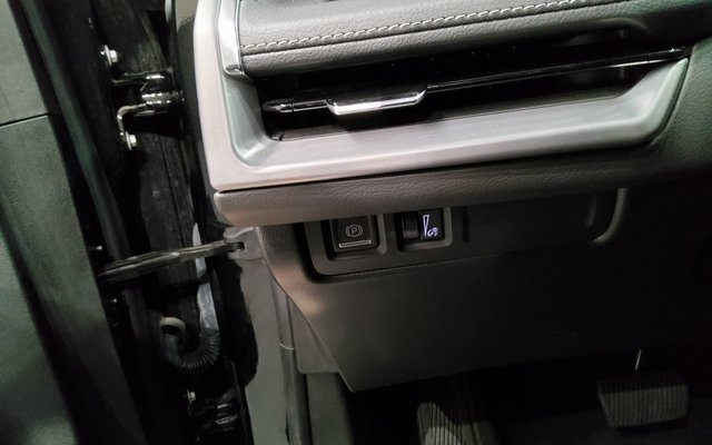 Used 2024 Cadillac XT4 Premium Luxury image 28