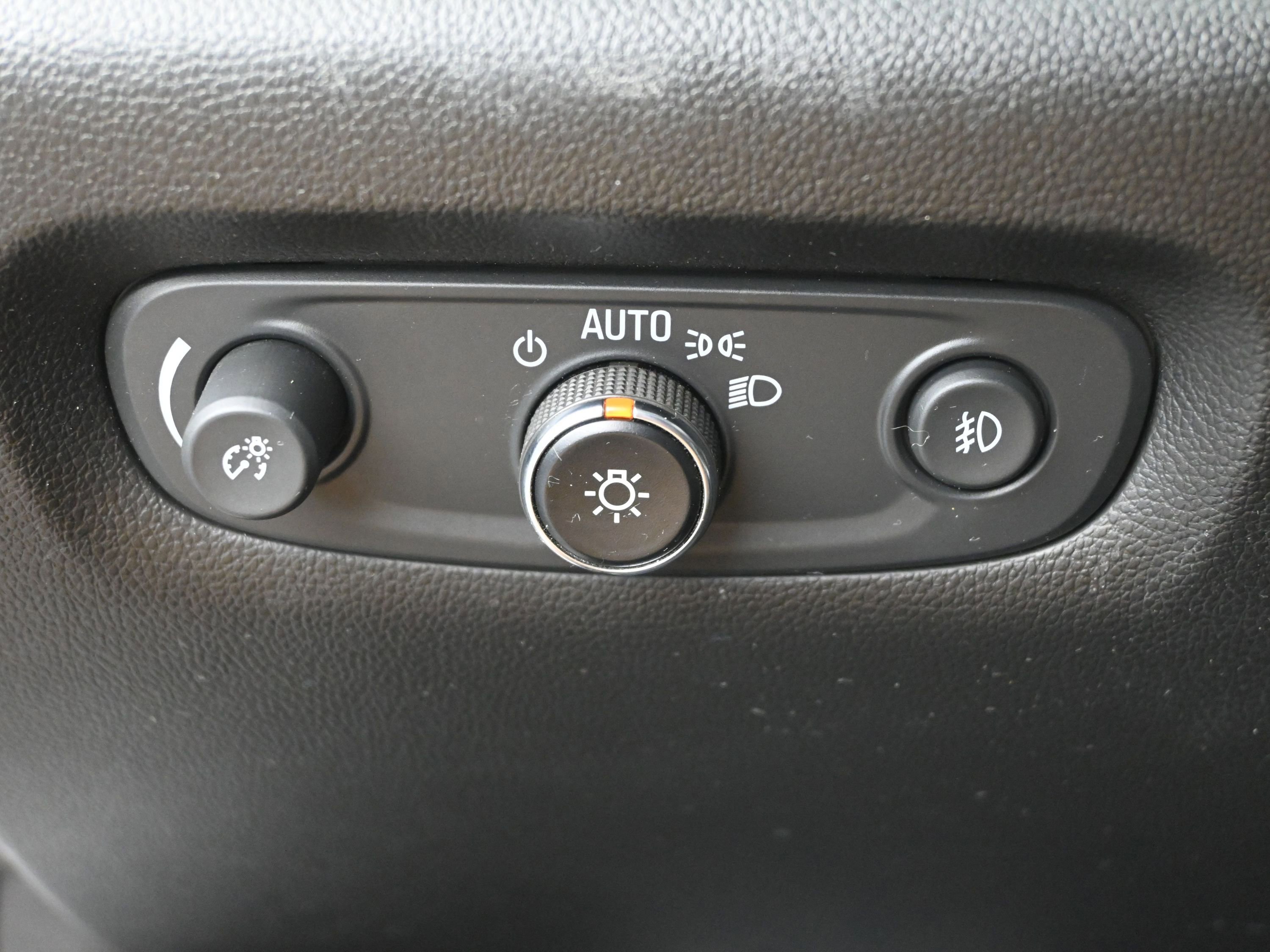 Used 2021 Chevrolet Traverse LT w/ LPO, Blackout Package image 12