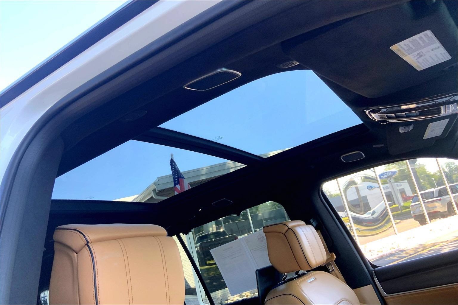 Certified 2025 Jeep Grand Wagoneer Series III w/ Rear Seat Video Group 1 AWD/4WD image 10