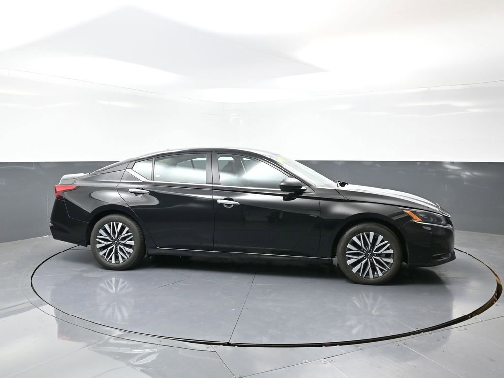 Used 2024 Nissan Altima 2.5 SV image 4
