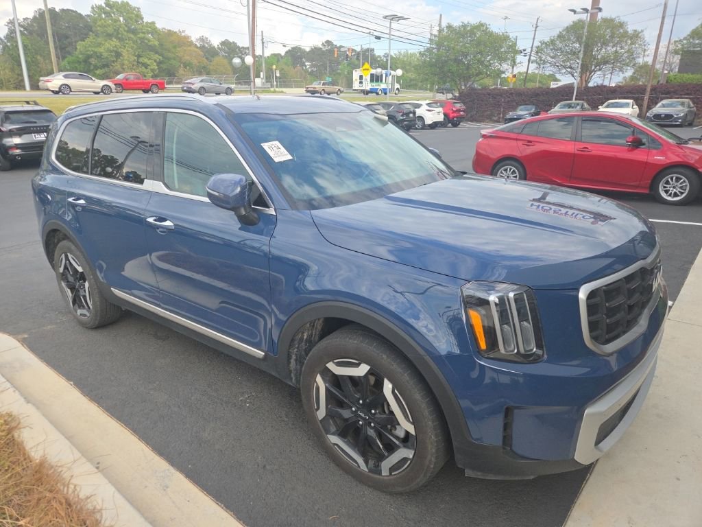 Used 2025 Kia Telluride S image 3