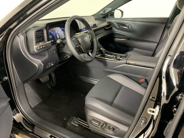 Used 2025 Toyota Crown Signia Limited image 31