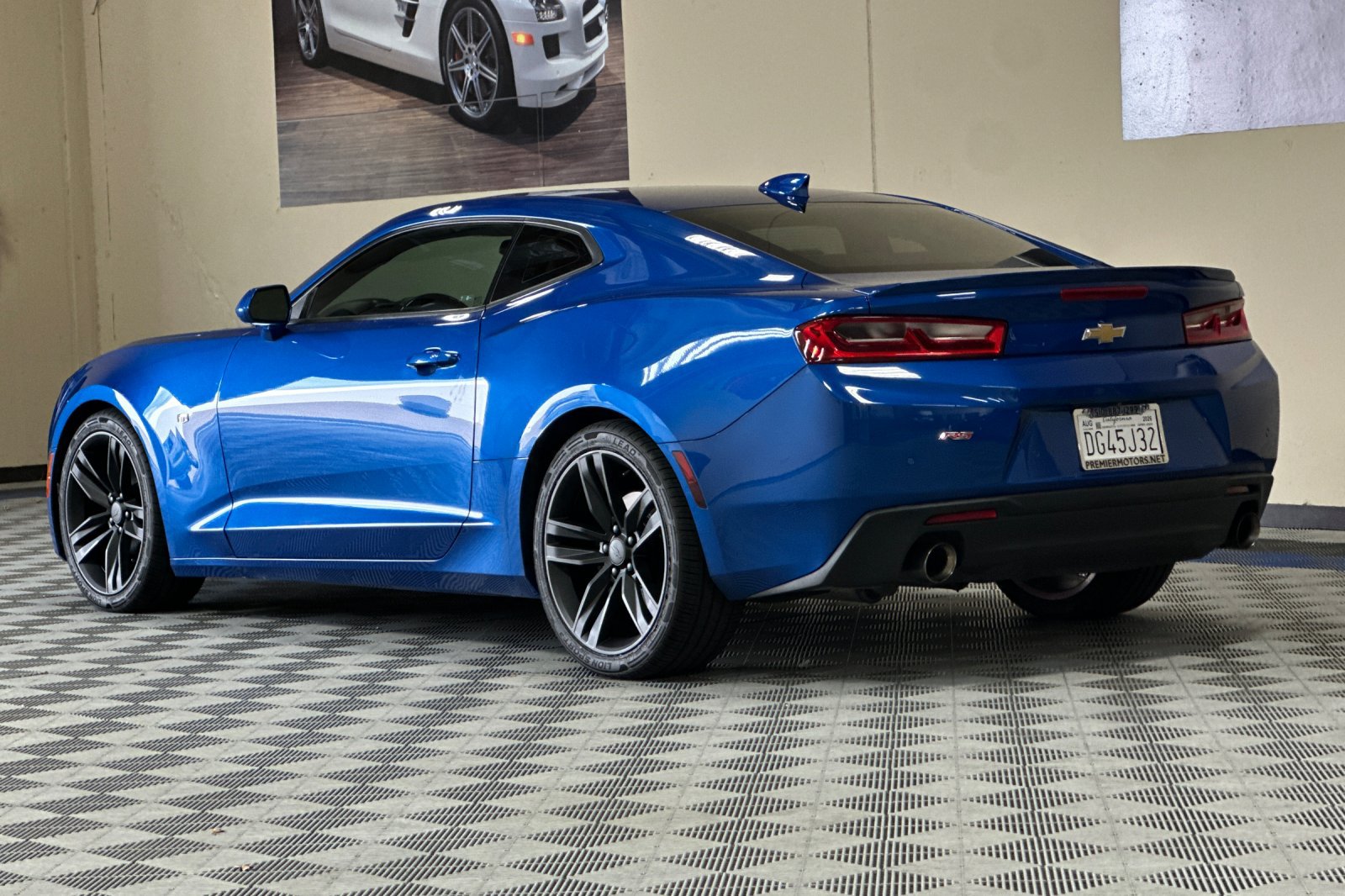 Used 2016 Chevrolet Camaro LT RWD image 6