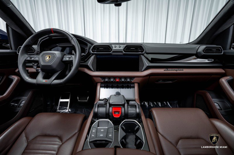 Used 2025 Lamborghini Urus SE image 32
