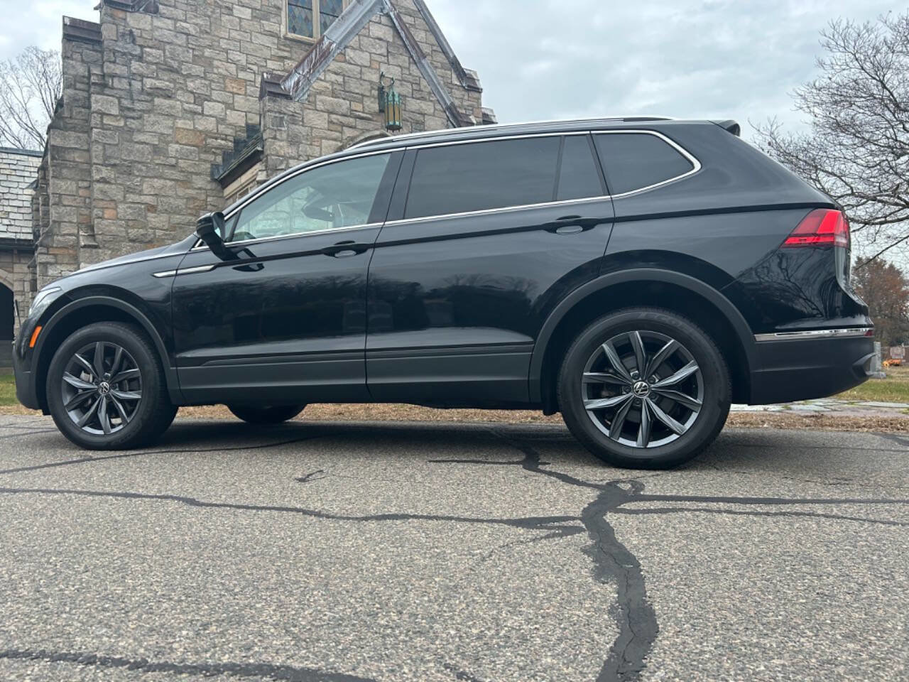 Used 2022 Volkswagen Tiguan SE image 10