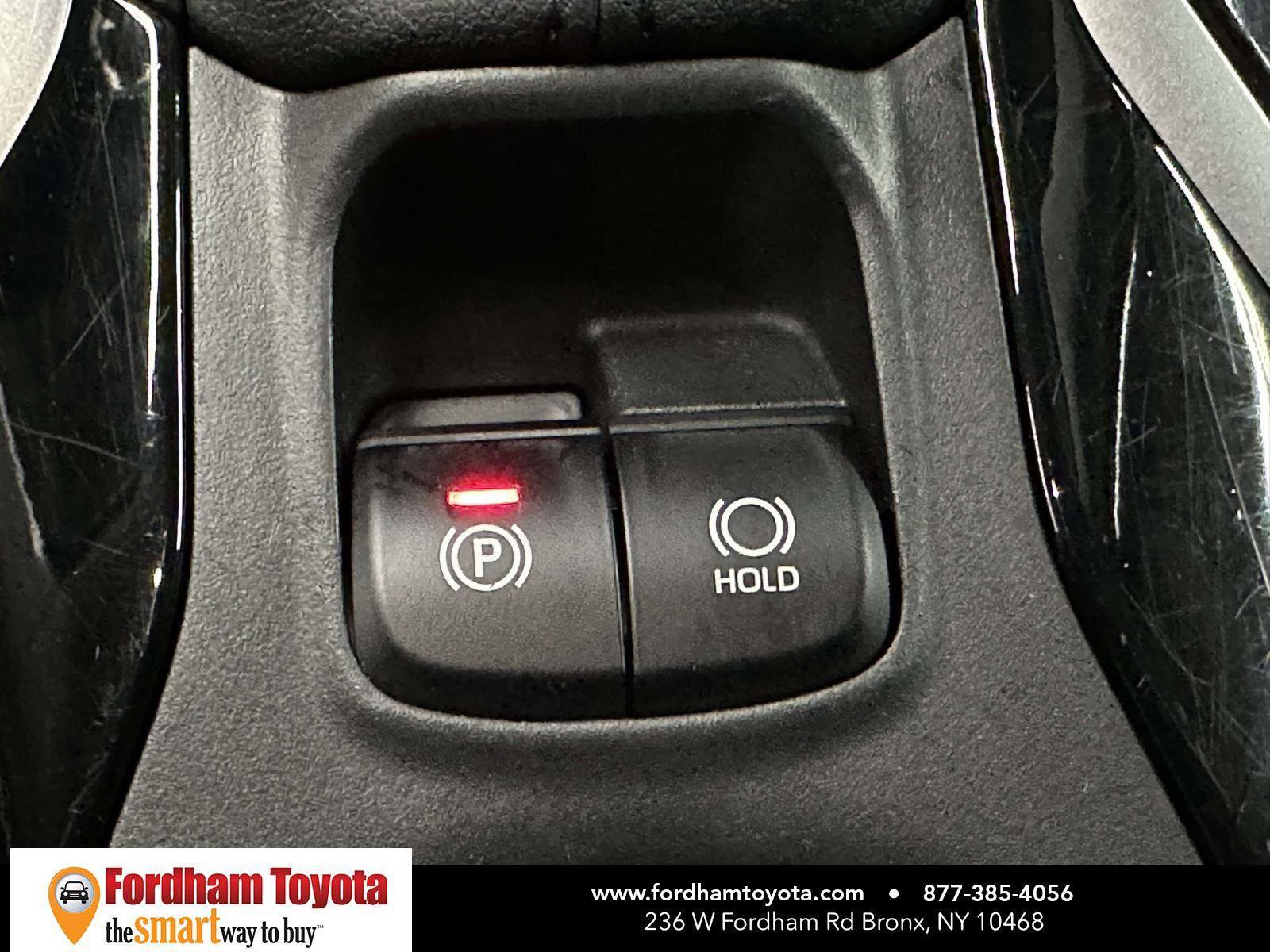 Used 2025 Toyota Corolla Cross XLE image 27