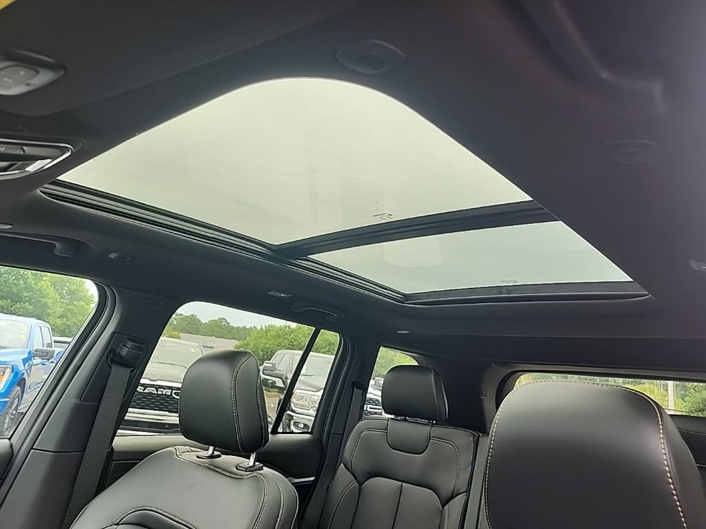 New 2026 Jeep Grand Cherokee Limited AWD/4WD image 4