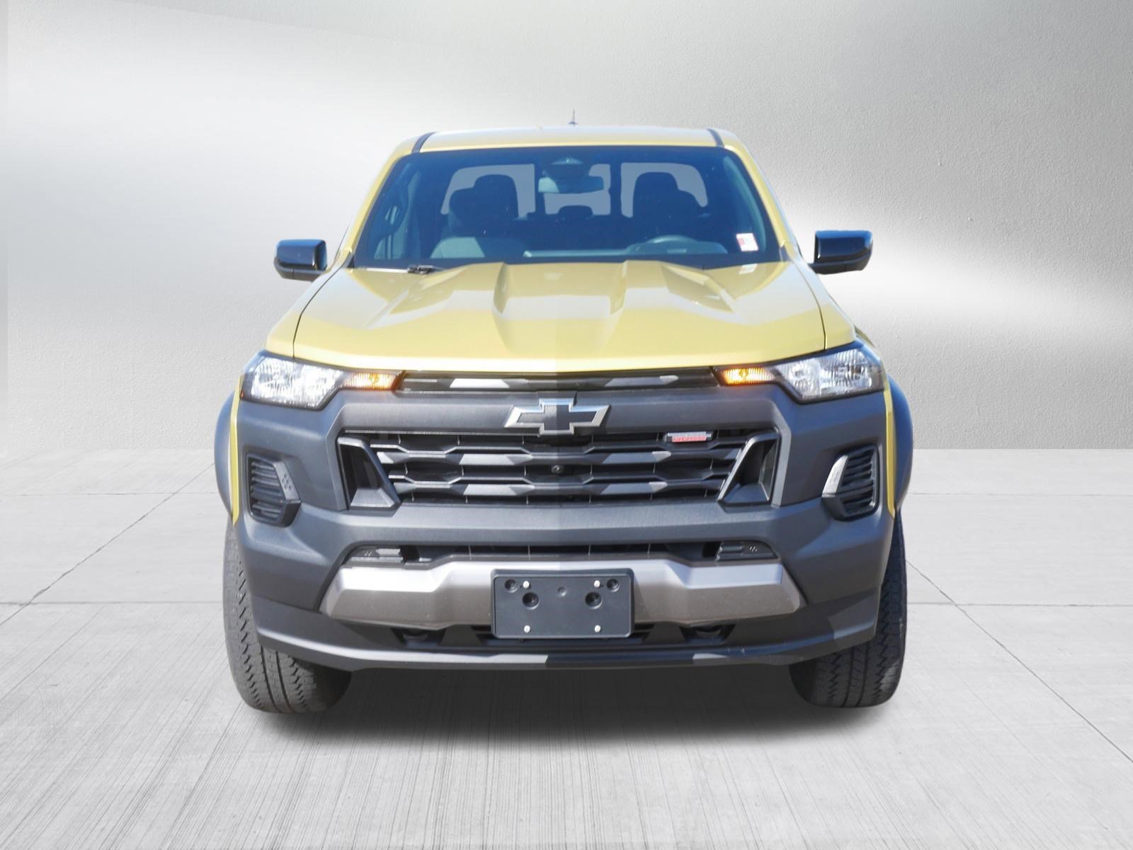 Used 2023 Chevrolet Colorado Trail Boss w/ Technology Package AWD/4WD image 2