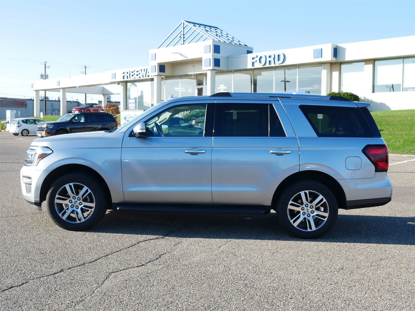 Certified 2024 Ford Expedition Limited image 2