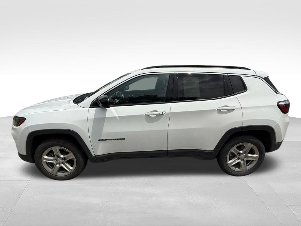 Used 2024 Jeep Compass Latitude AWD/4WD image 3