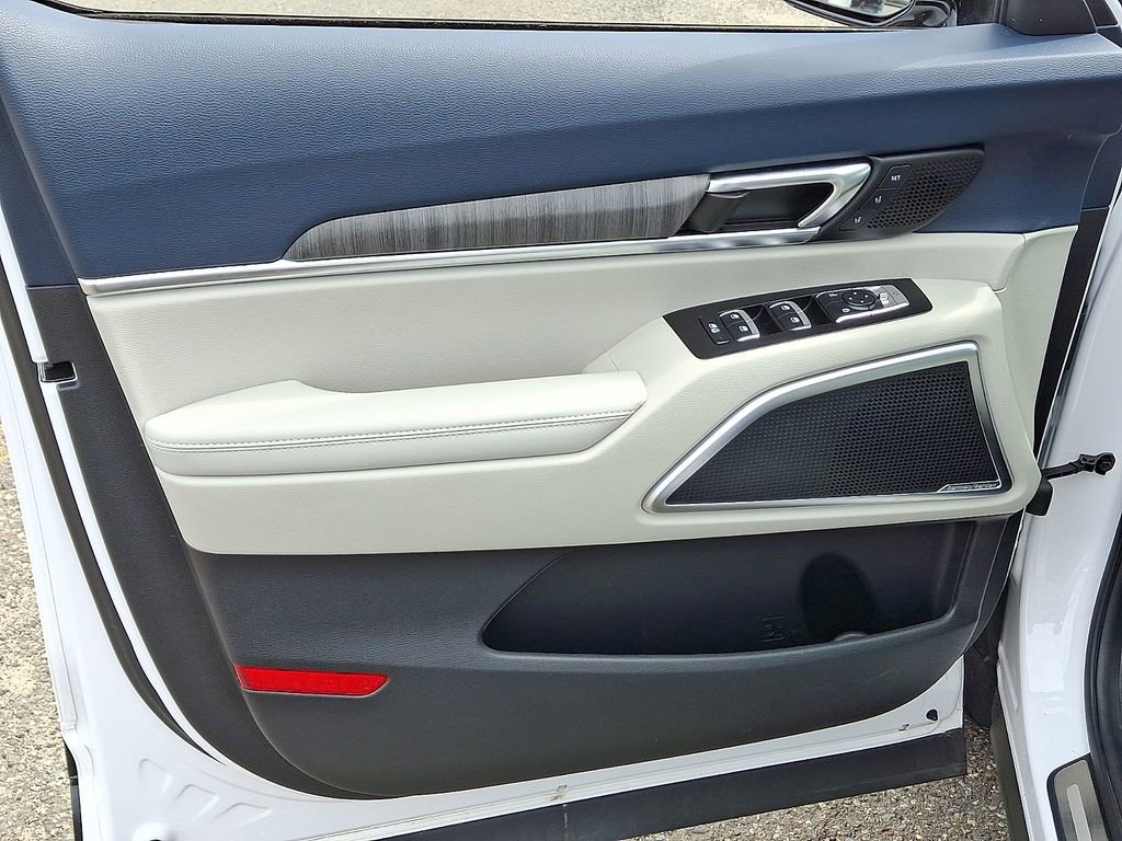 Used 2025 Kia Telluride SX w/ SX Captain's Chair Package image 13
