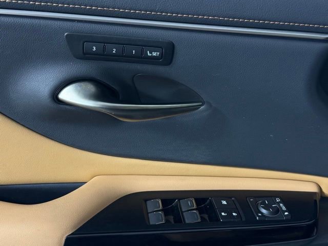 Used 2024 Lexus ES 350 w/ Premium Package image 16