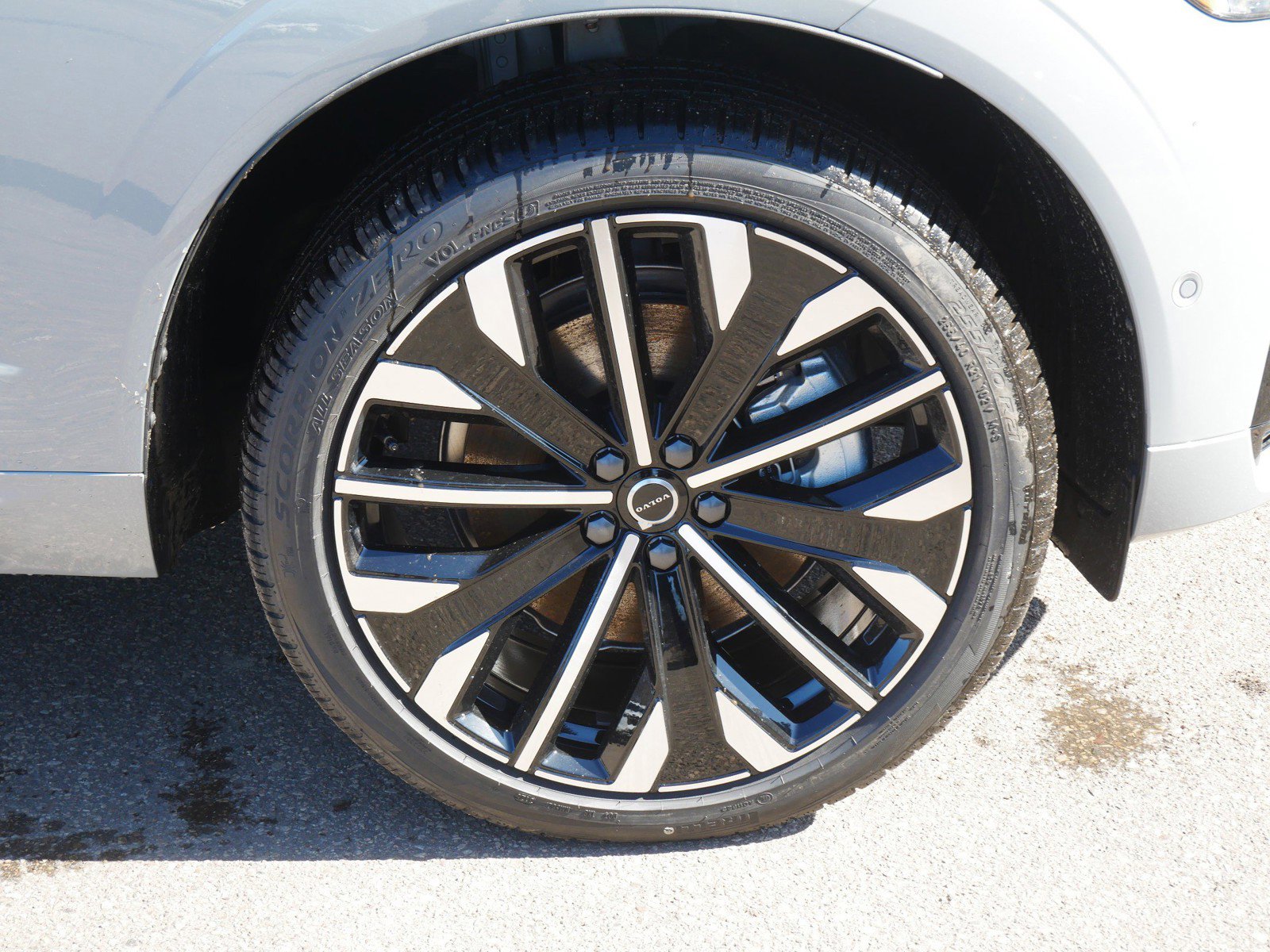 New 2026 Volvo XC60 T8 Ultra w/ Climate Package image 4