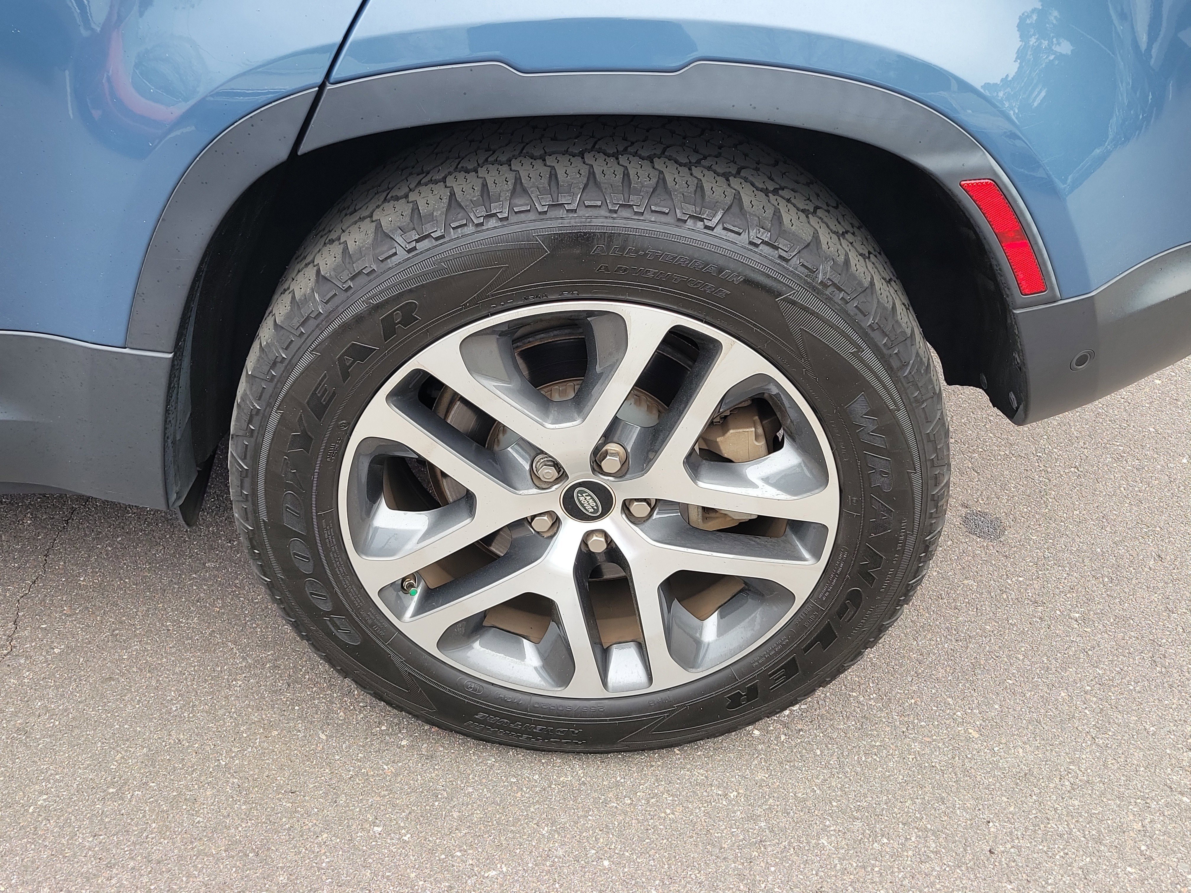 Used 2020 Land Rover Defender 110 SE image 39