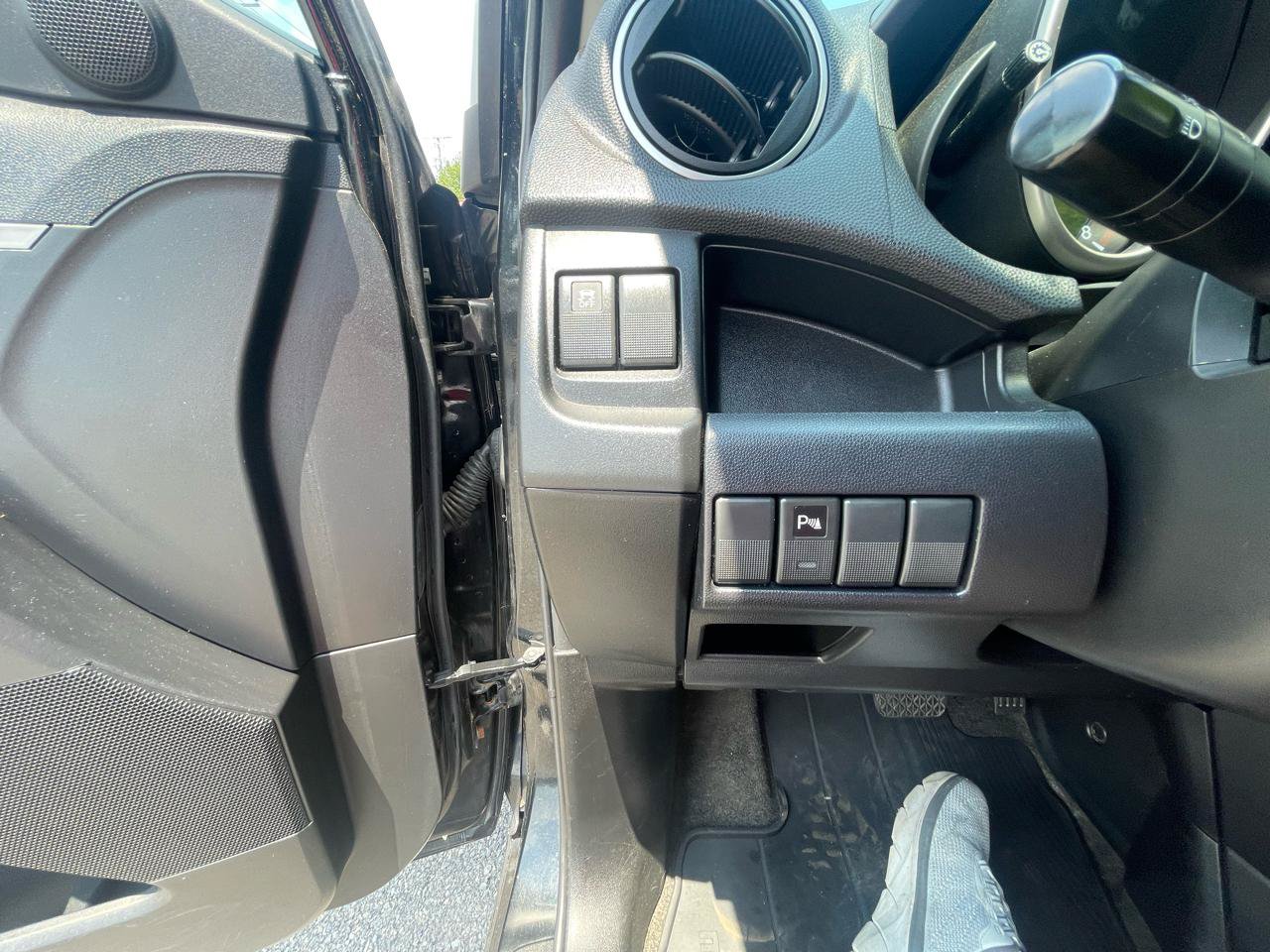 Used 2014 MAZDA MAZDA5 Touring w/ Moonroof & Audio Package FWD image 19