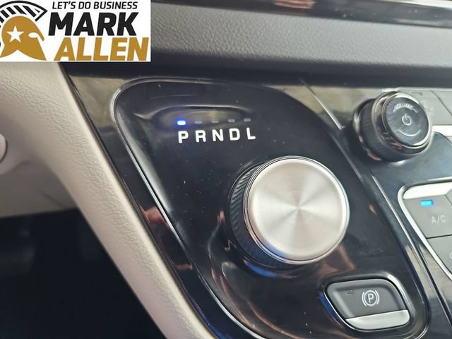 Used 2023 Chrysler Pacifica Touring-L FWD image 15
