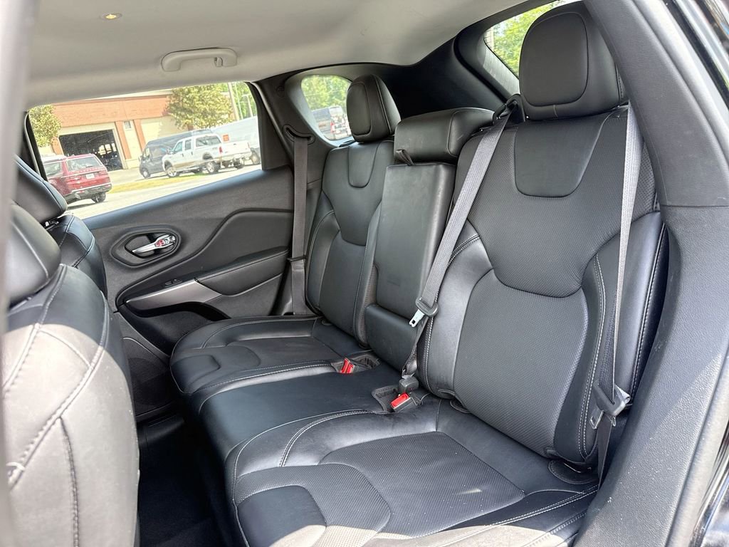 Used 2022 Jeep Cherokee Latitude Lux FWD image 18