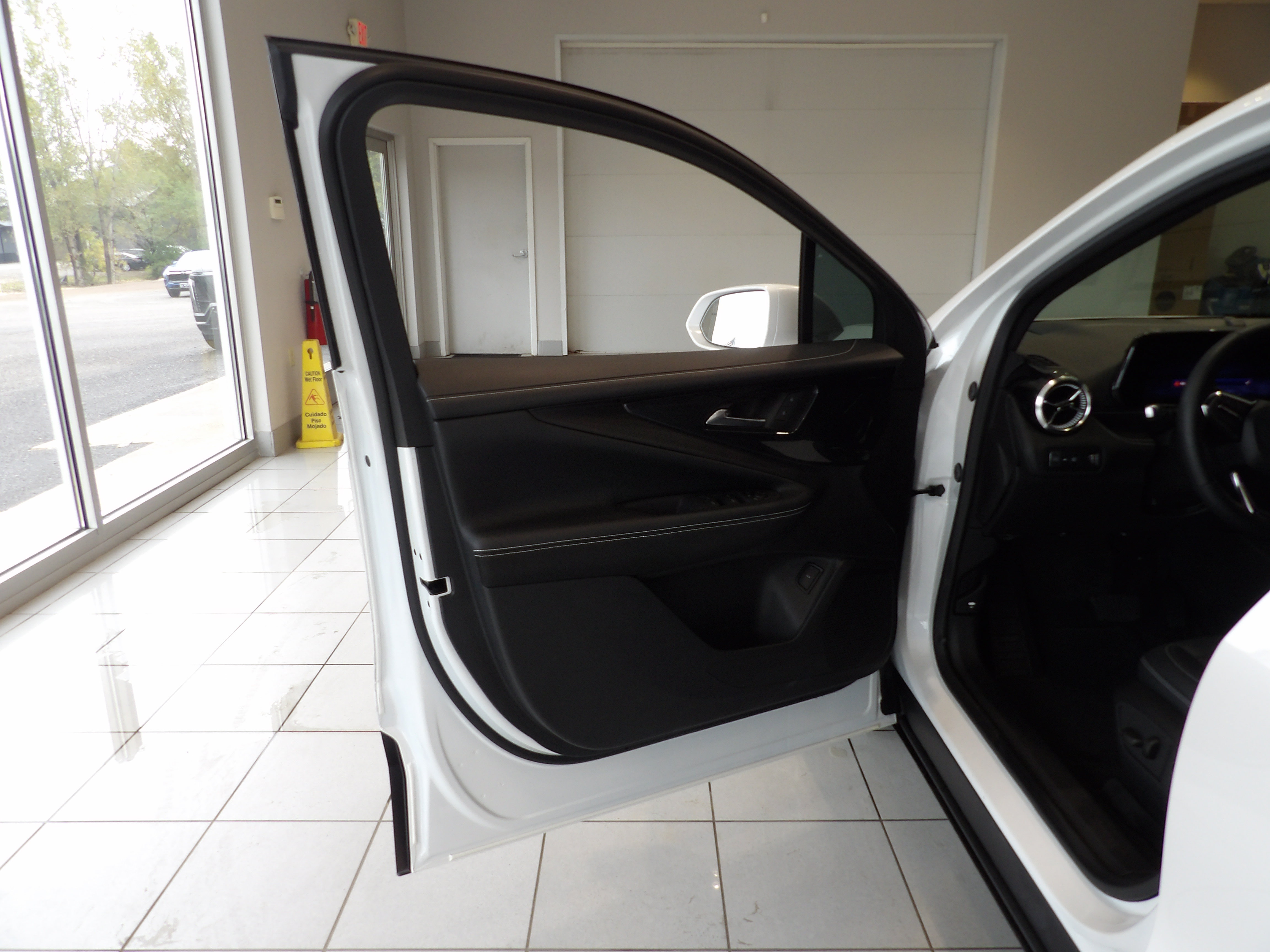 Used 2024 Chevrolet Blazer EV LT AWD/4WD image 8