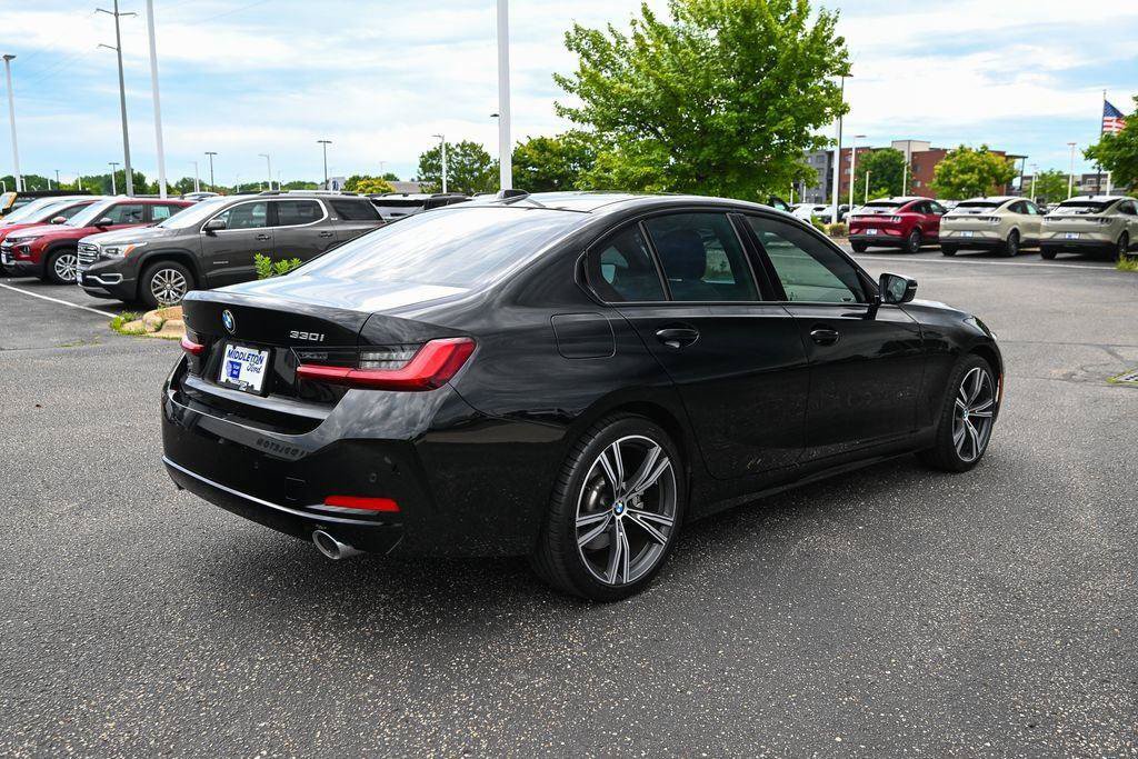 Used 2023 BMW 330i xDrive Sedan w/ Premium Package AWD/4WD image 5