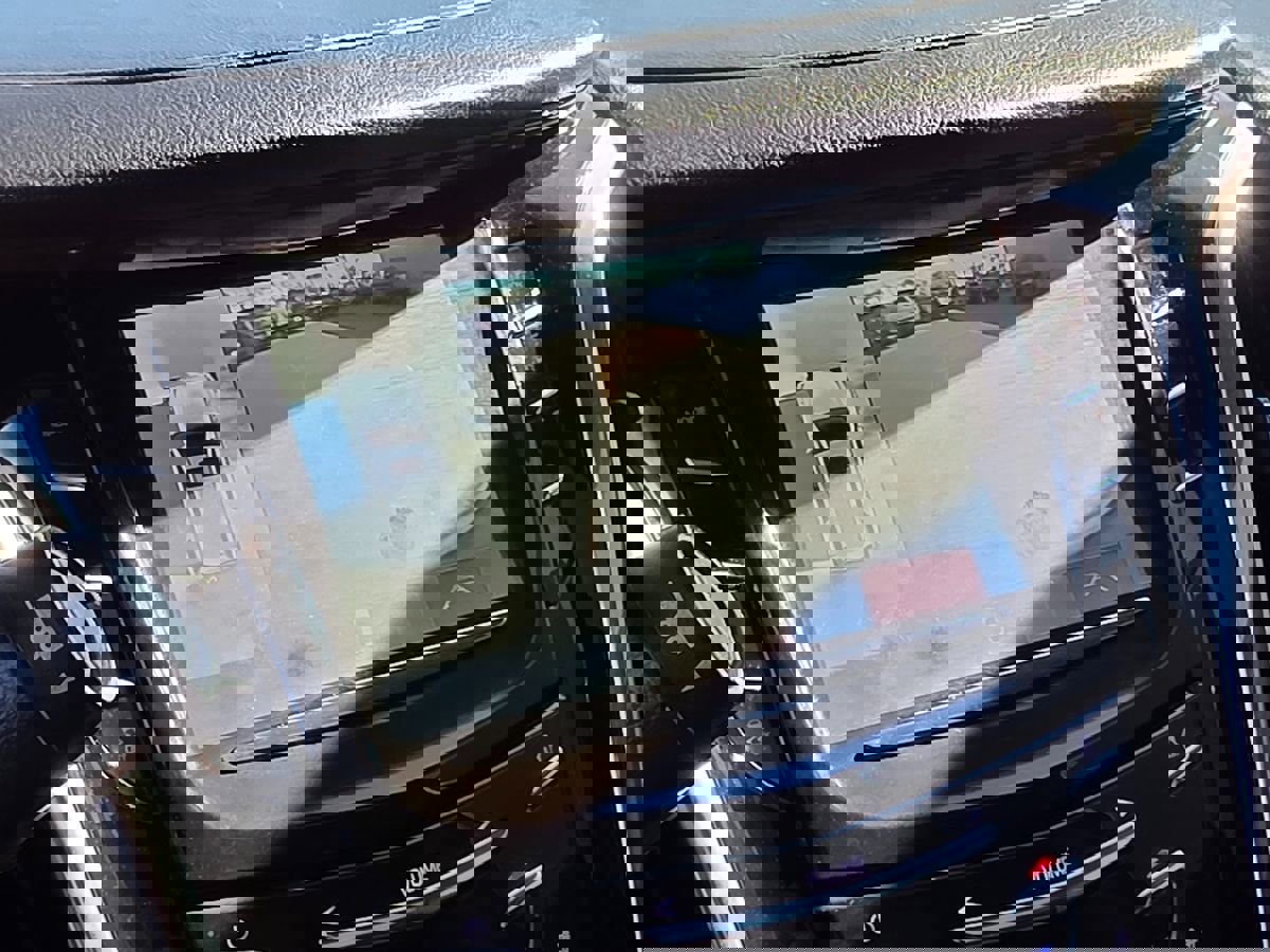 Used 2017 Cadillac Escalade Luxury image 34