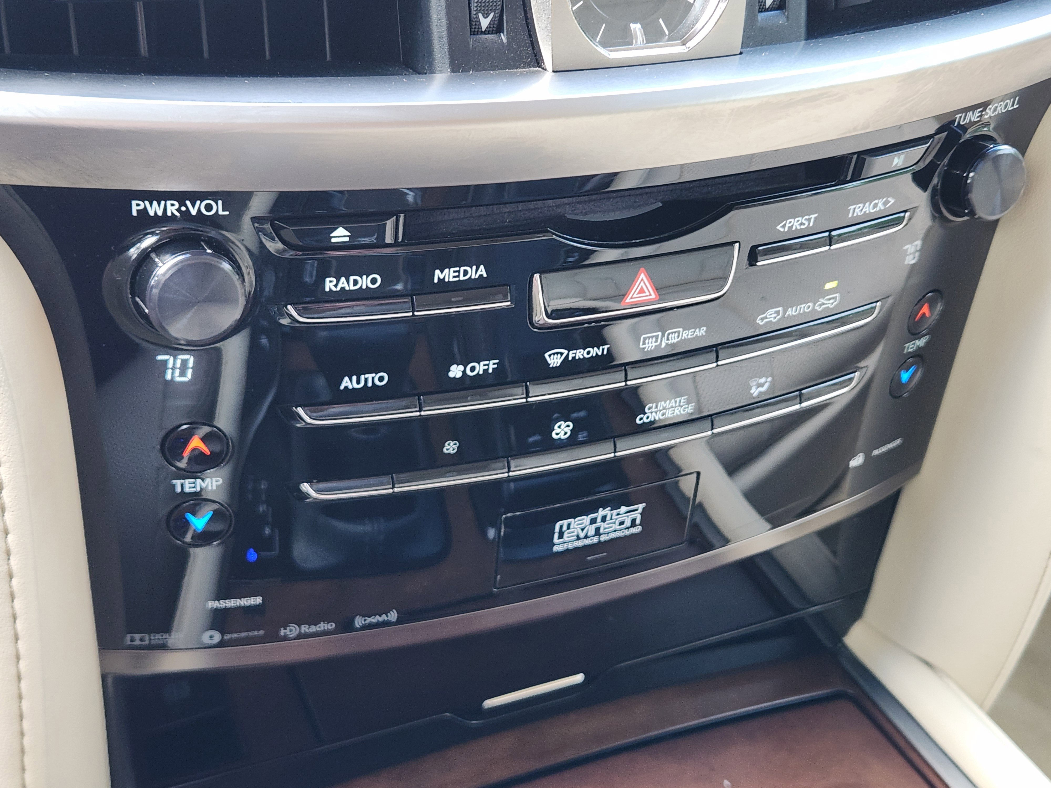 Used 2020 Lexus LX 570 4WD w/ Luxury Package image 25