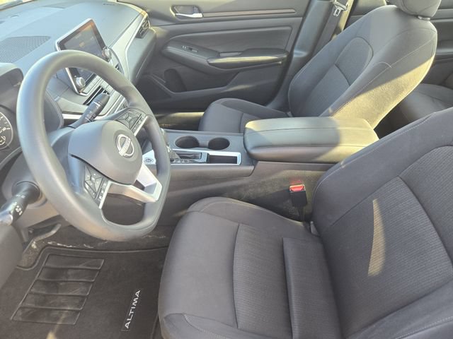 Used 2025 Nissan Altima 2.5 SV FWD image 14